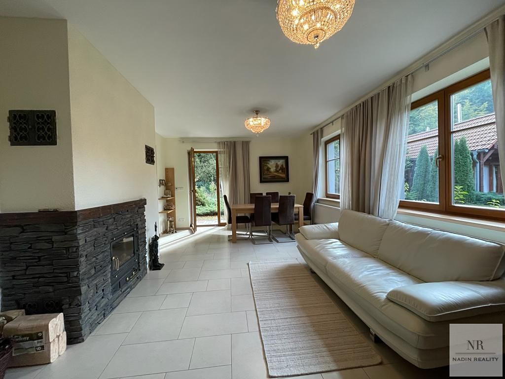 Prodej rodinného domu 170 m², pozemek 1178 m² – fotografie 2