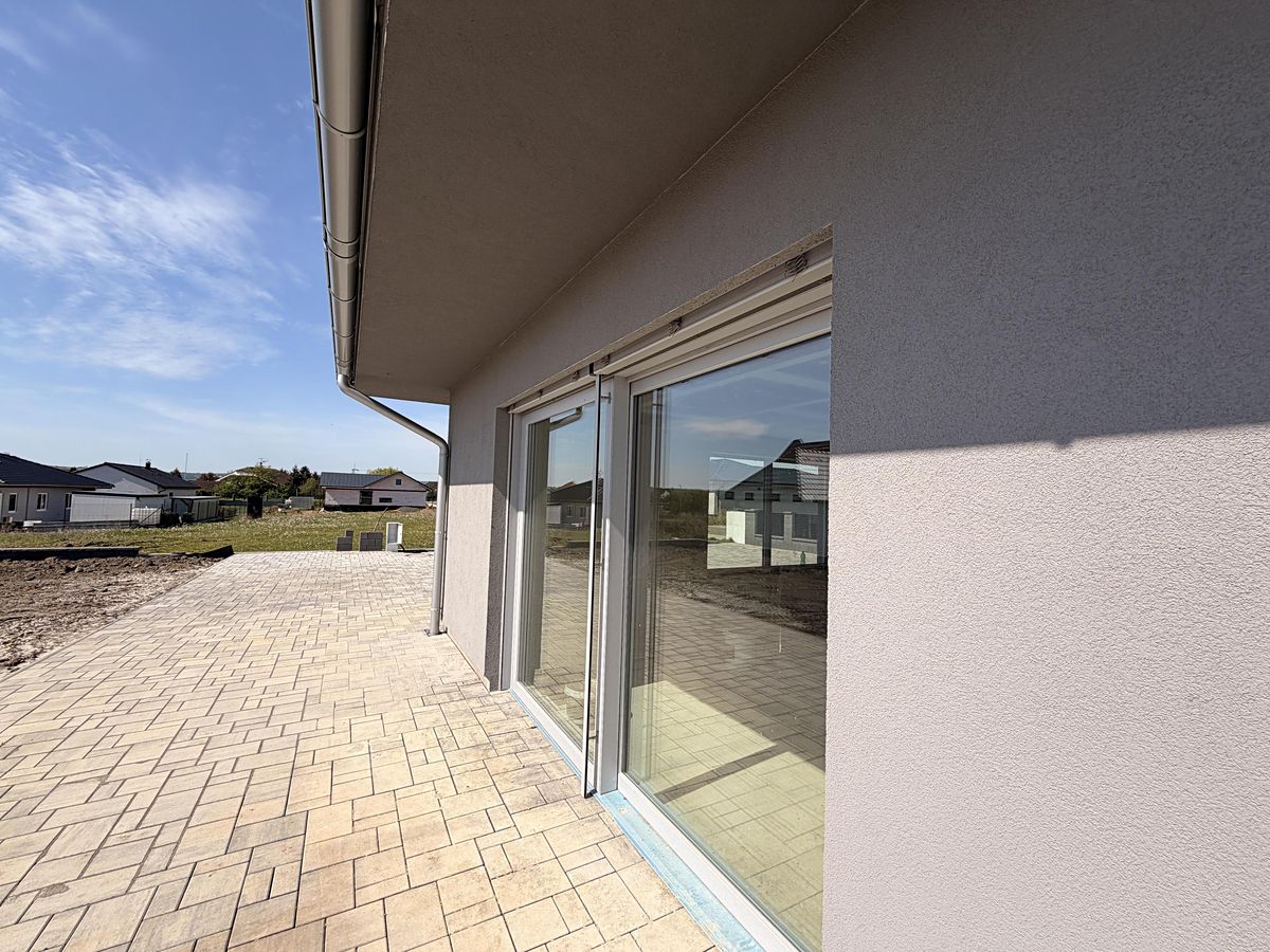 Prodej rodinného domu 200 m², pozemek 841 m² – fotografie 4