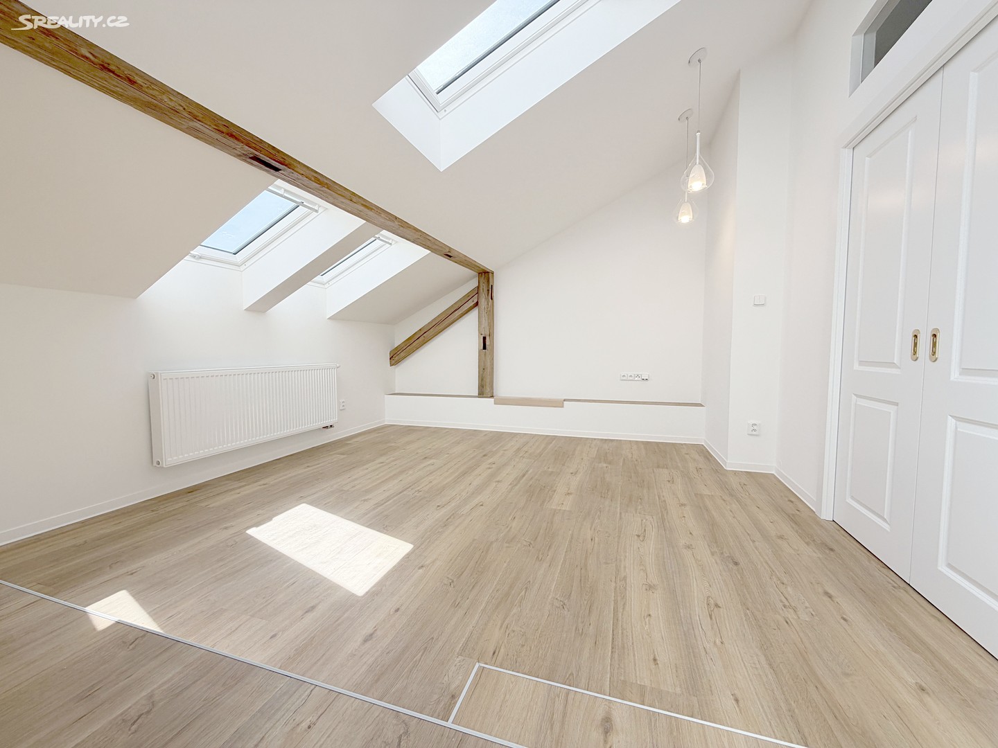 Pronájem bytu 4+kk 91 m² (Podkrovní), Praha