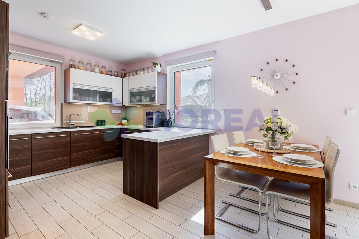 Prodej rodinného domu 202 m², pozemek 1000 m² – fotografie 3