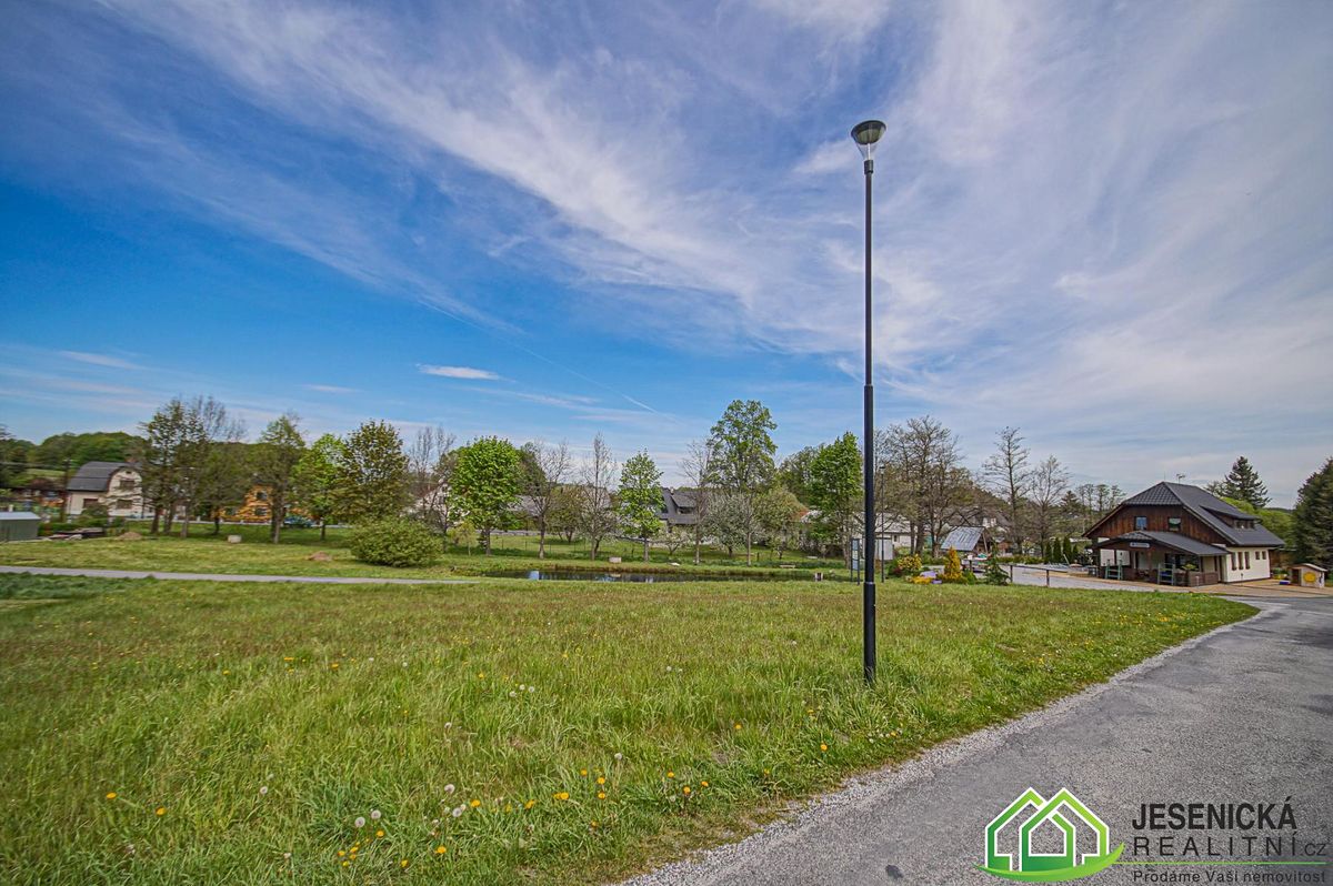 Prodej stavebního pozemku 944 m² – fotografie 3