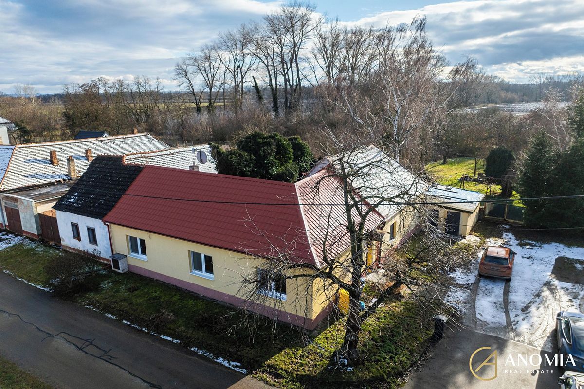 Prodej rodinného domu 140 m², pozemek 1598 m² – fotografie 2