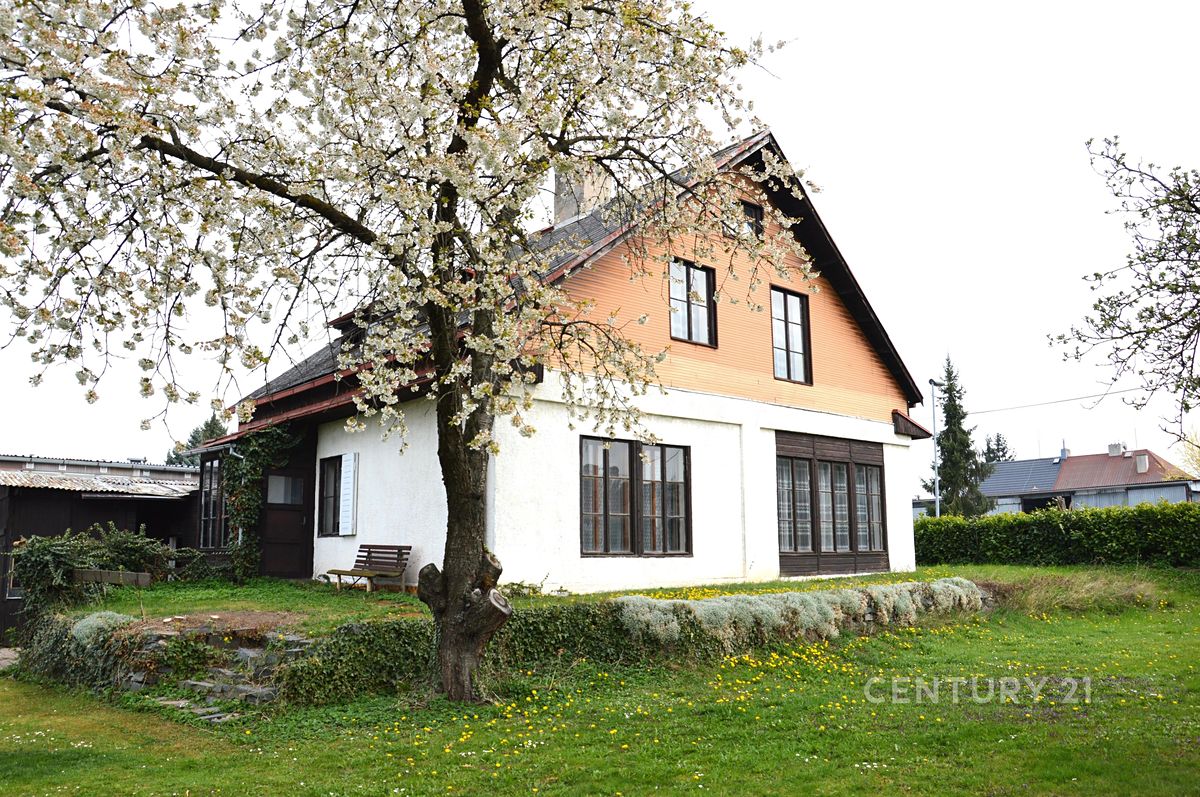 Prodej rodinného domu 317 m², pozemek 1460 m²