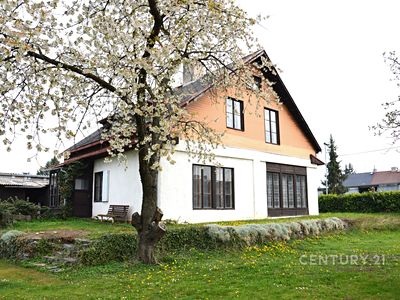 Prodej rodinného domu 317 m², pozemek 1460 m²