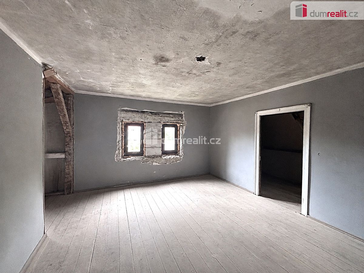 Prodej rodinného domu 300 m², pozemek 377 m² – fotografie 5