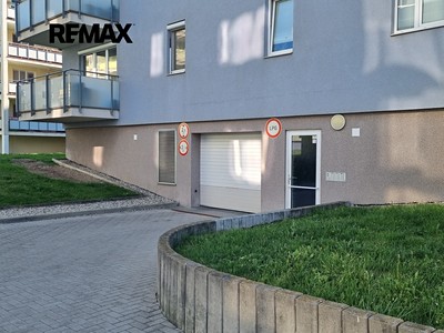 Pronájem garážového stání 12 m²
