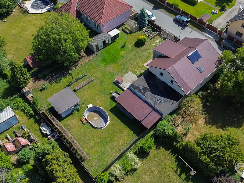 Prodej rodinného domu 240 m², pozemek 1032 m², Tišice – náhled fotky 2