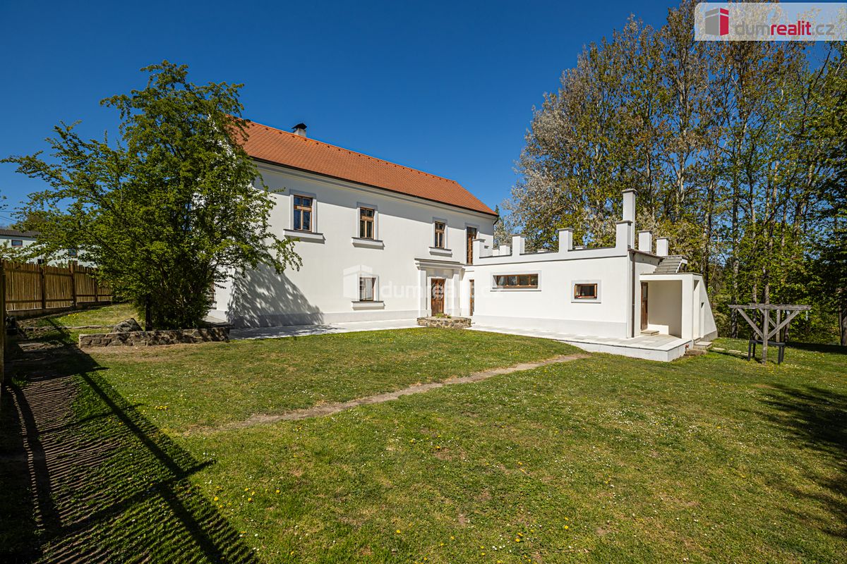Prodej vily 266 m², pozemek 6387 m²