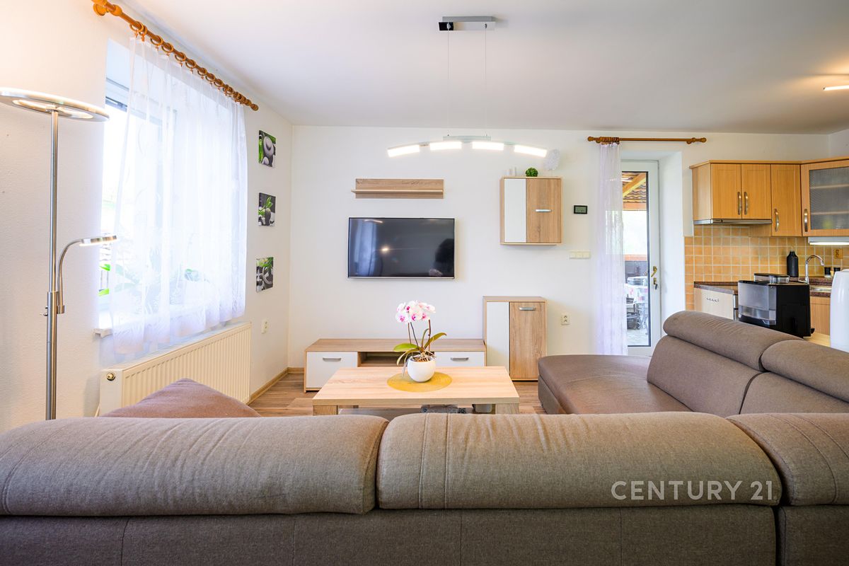 Prodej rodinného domu 180 m², pozemek 1679 m² – fotografie 3