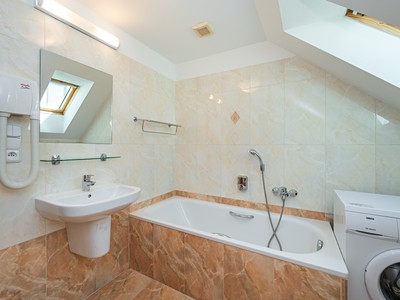 Prodej bytu 2+kk 65 m² (Podkrovní) — photo 5
