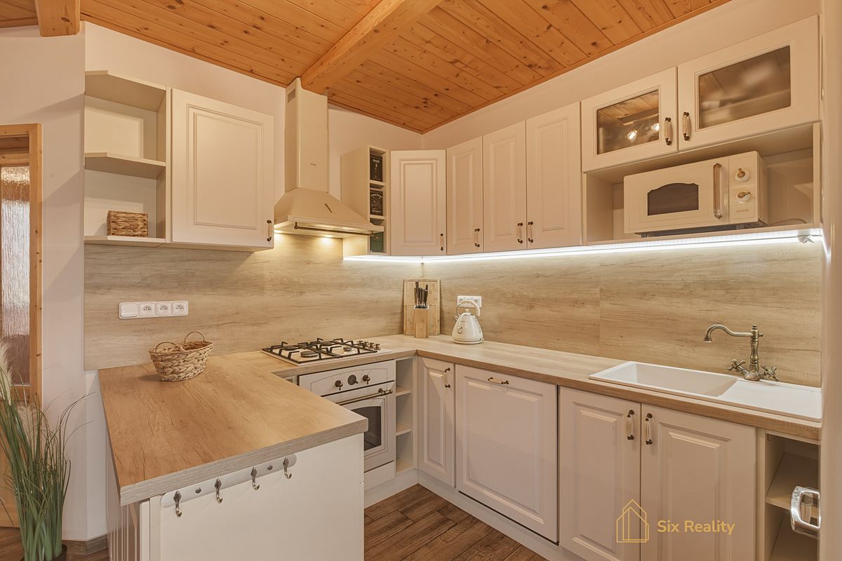 Prodej rodinného domu 261 m², pozemek 800 m² – fotografie 5