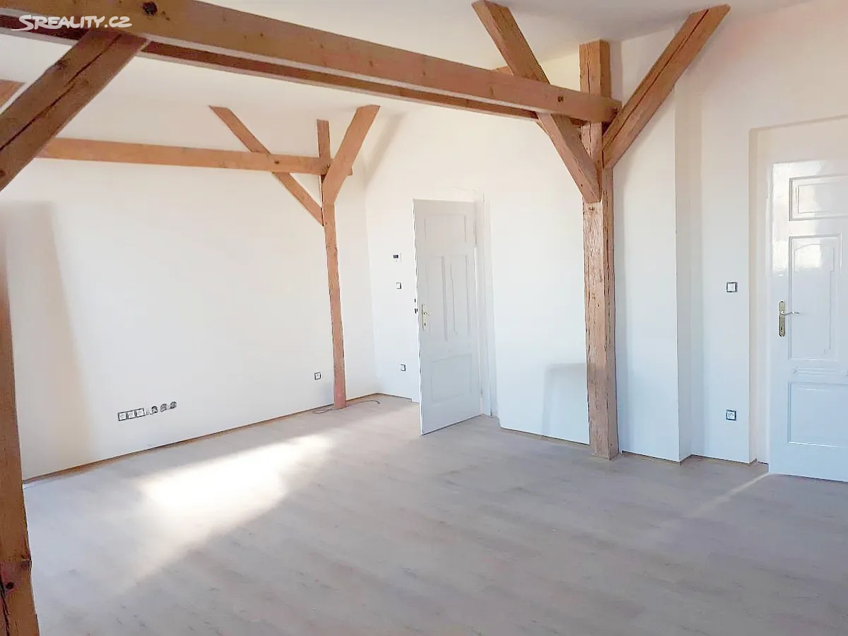 Pronájem bytu 2+kk 58 m² – pohled 3