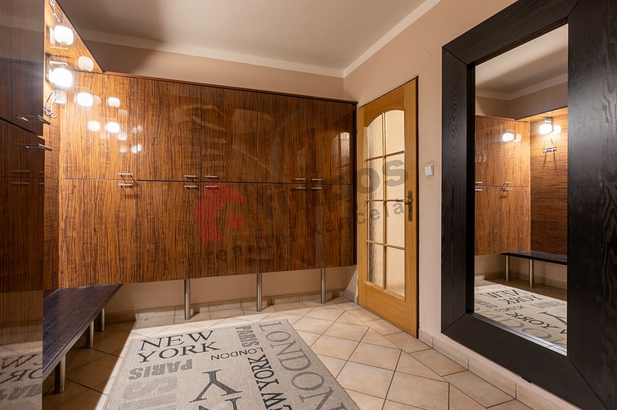 Prodej vily 386 m², pozemek 3822 m² – fotografie 4