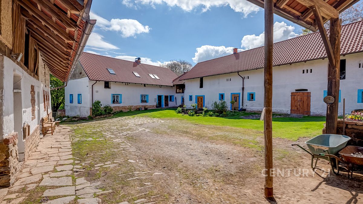 Prodej zemědělské usedlosti 105 m², pozemek 33224 m²