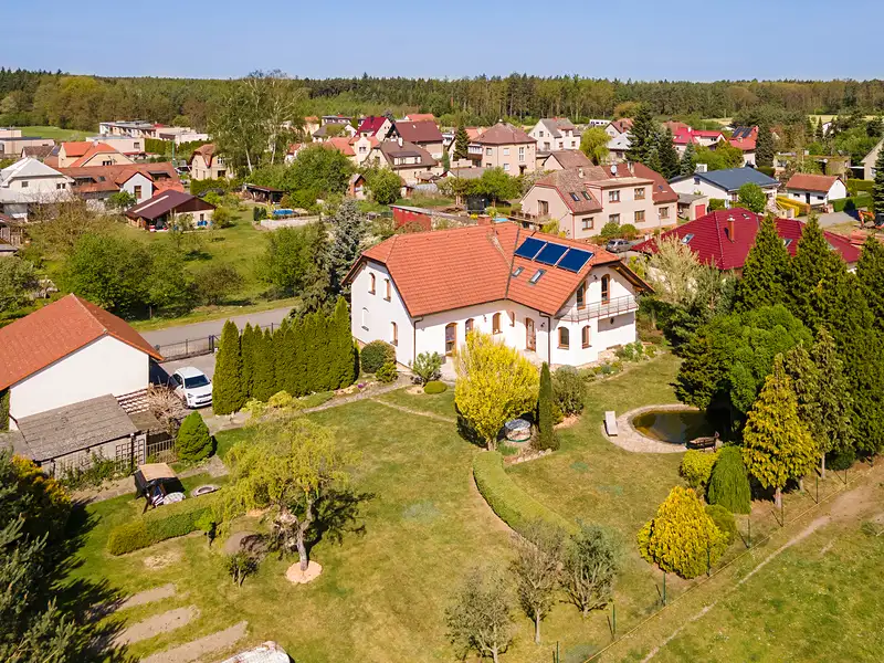 Prodej rodinného domu 237 m², pozemek 1323 m², Horní Jelení – náhled fotky 2