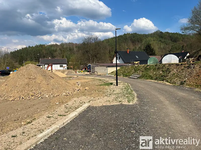 Prodej stavebního pozemku 1580 m², Medonosy – náhled fotky 2