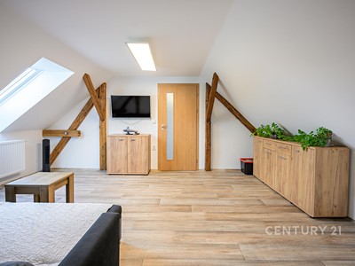 Prodej  rodinného domu 180 m², pozemek 1 679 m² — photo 2