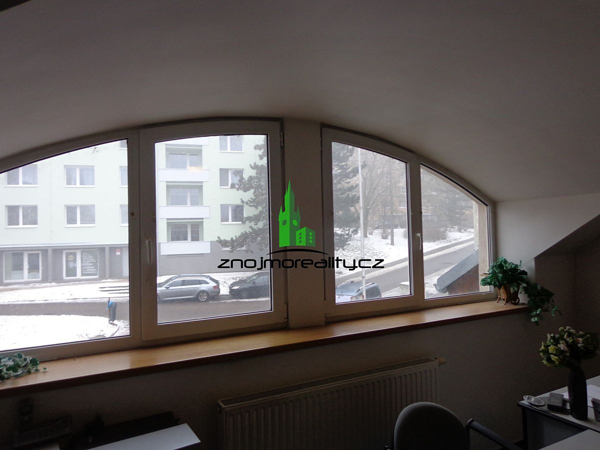 Prodej rodinného domu 300 m², pozemek 400 m² – fotografie 2