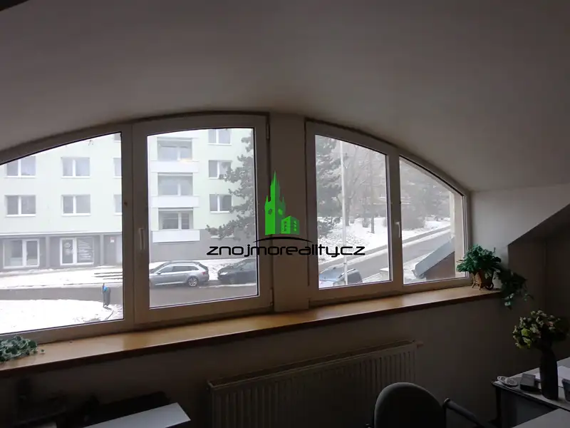 Prodej rodinného domu 300 m², pozemek 400 m², Znojmo – náhled fotky 2