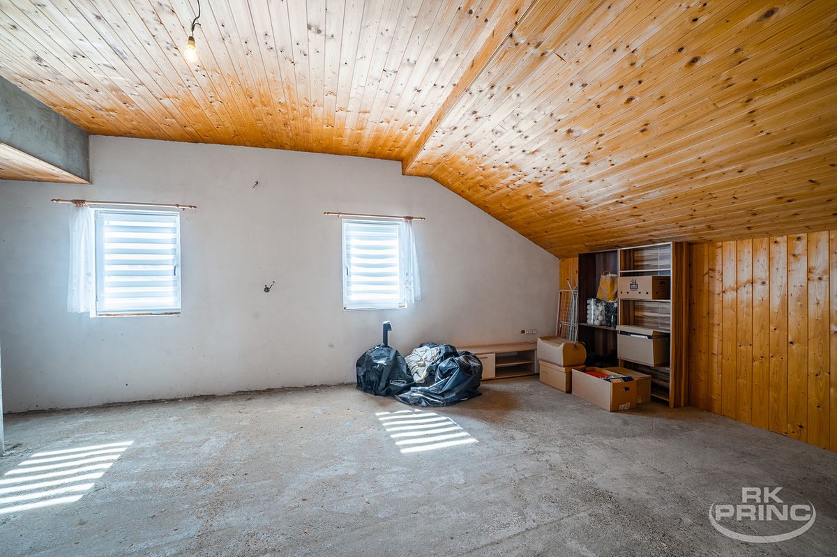 Prodej rodinného domu 240 m², pozemek 1032 m² – fotografie 5