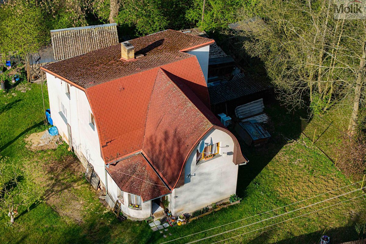 Prodej rodinného domu 200 m², pozemek 802 m² – fotografie 2