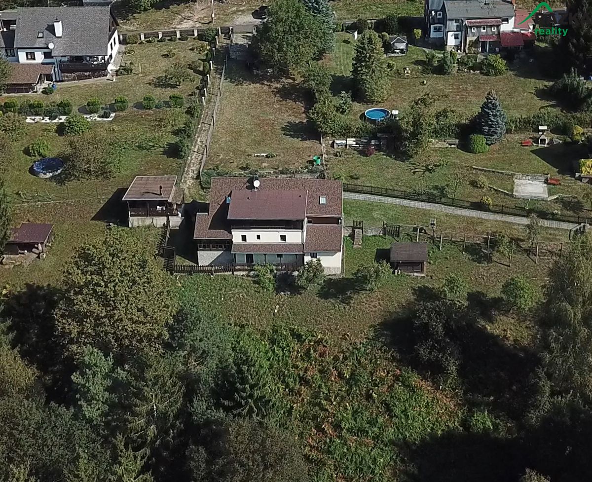 Prodej rodinného domu 400 m², pozemek 3222 m²