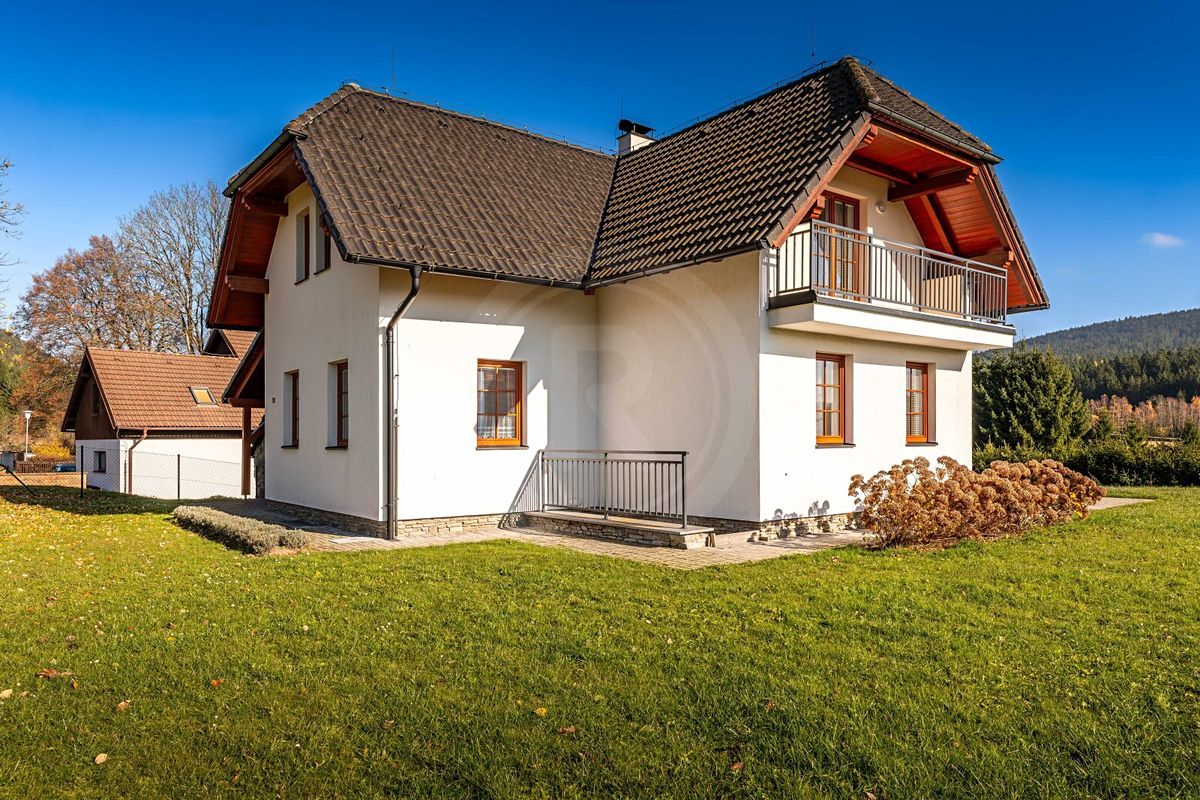 Prodej rodinného domu 230 m², pozemek 2845 m² – fotografie 4