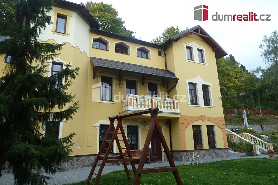 Prodej vily 734 m², pozemek 2573 m² – fotografie 2