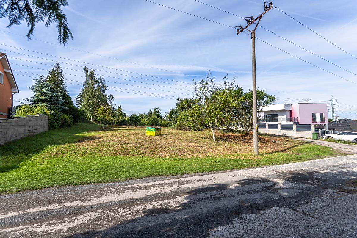 Prodej stavebního pozemku 887 m² – fotografie 2