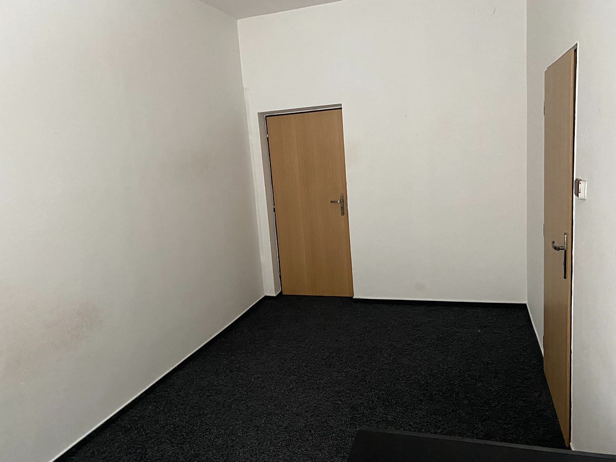 Pronájem kanceláře 157 m² – fotografie 4