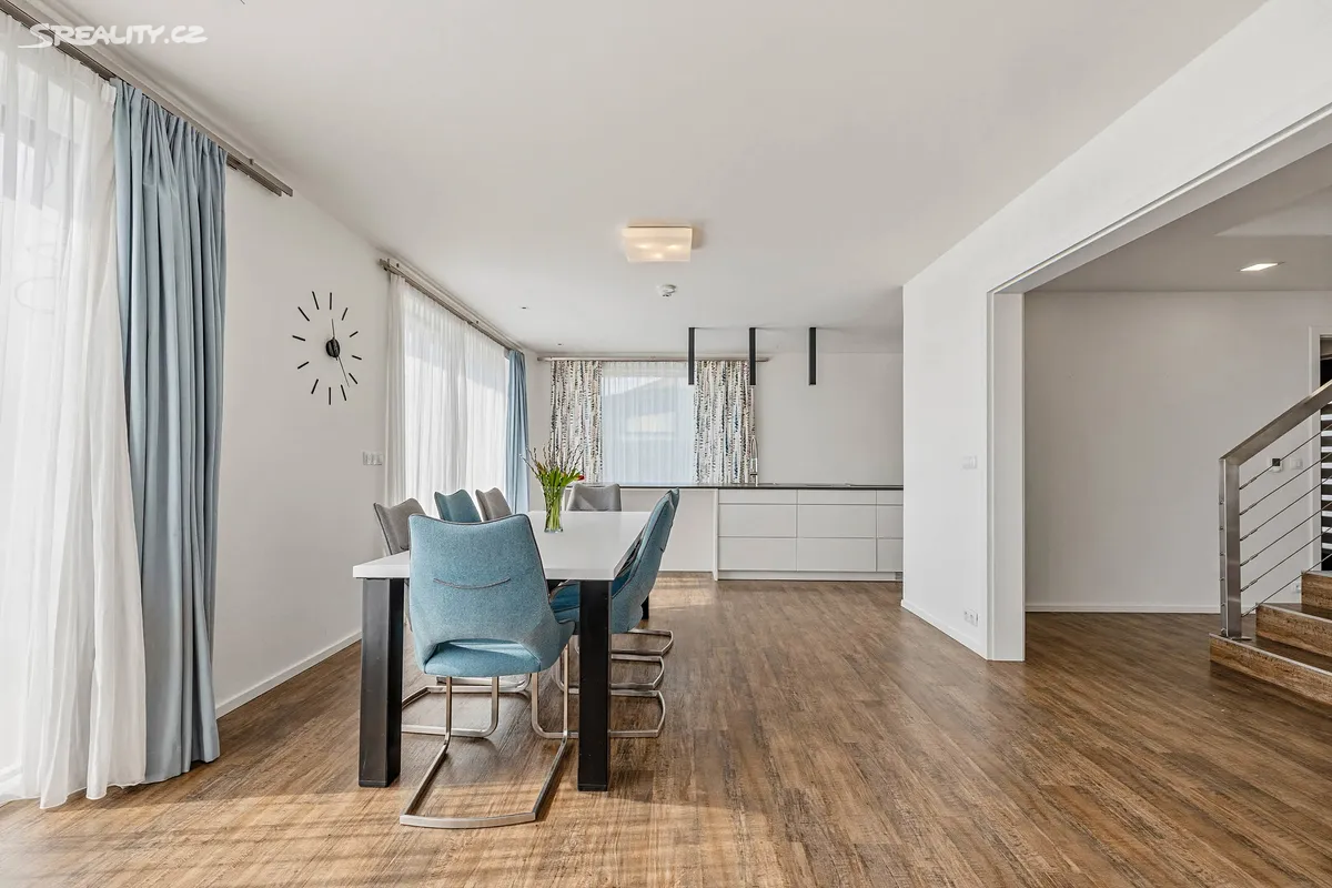 Prodej rodinného domu 242 m², pozemek 783 m² – pohled 5