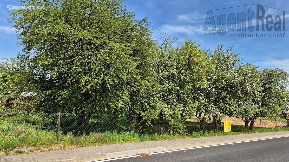 Prodej stavebního pozemku 861 m² – pohled 3