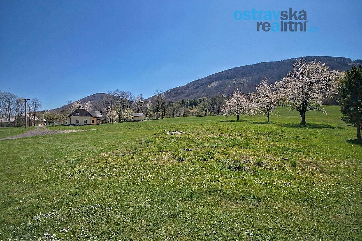 Prodej stavebního pozemku 1776 m² – fotografie 2