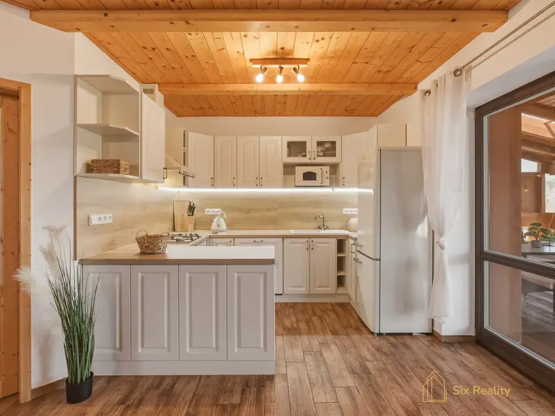 Prodej rodinného domu 261 m², pozemek 800 m², Zavidov – náhled fotky 3