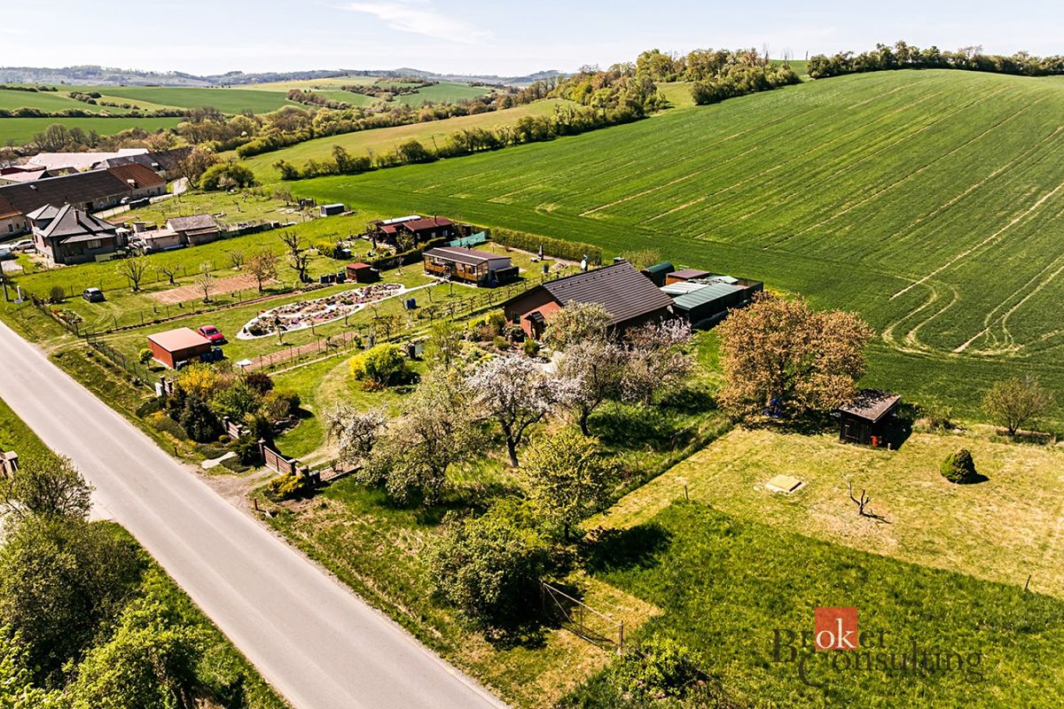 Prodej stavebního pozemku 996 m² – fotografie 3