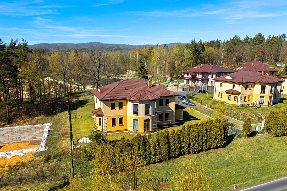 Prodej vily 347 m², pozemek 1370 m² – fotografie 3