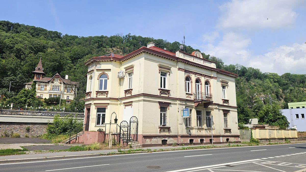Prodej rodinného domu 573 m², pozemek 573 m²