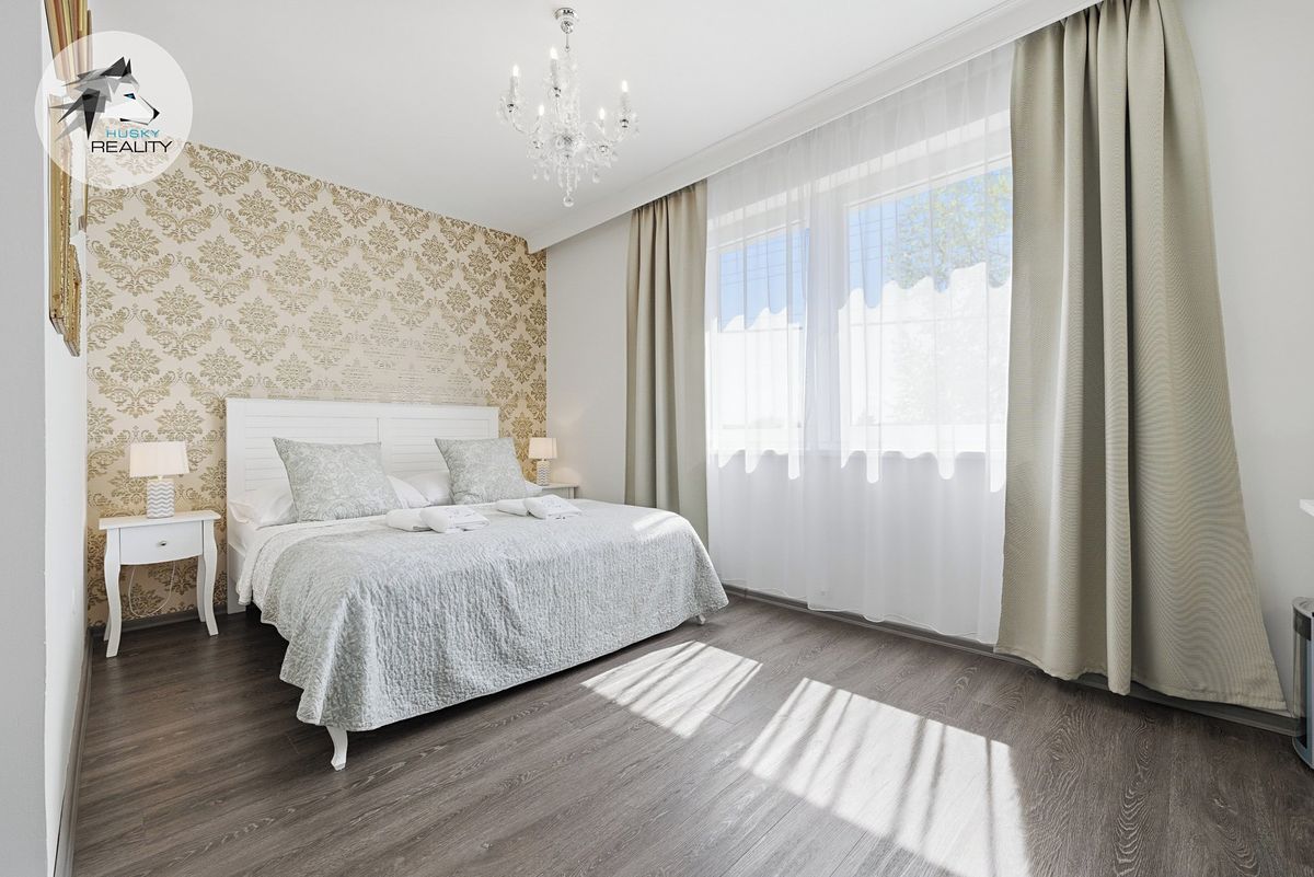 Prodej rodinného domu 319 m², pozemek 434 m² – fotografie 3