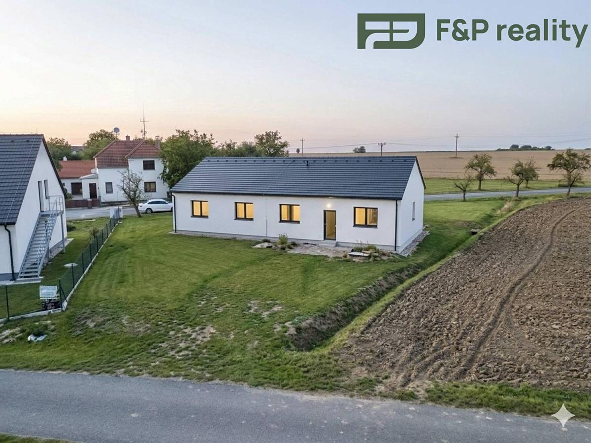 Prodej rodinného domu 115 m², pozemek 900 m² – fotografie 3