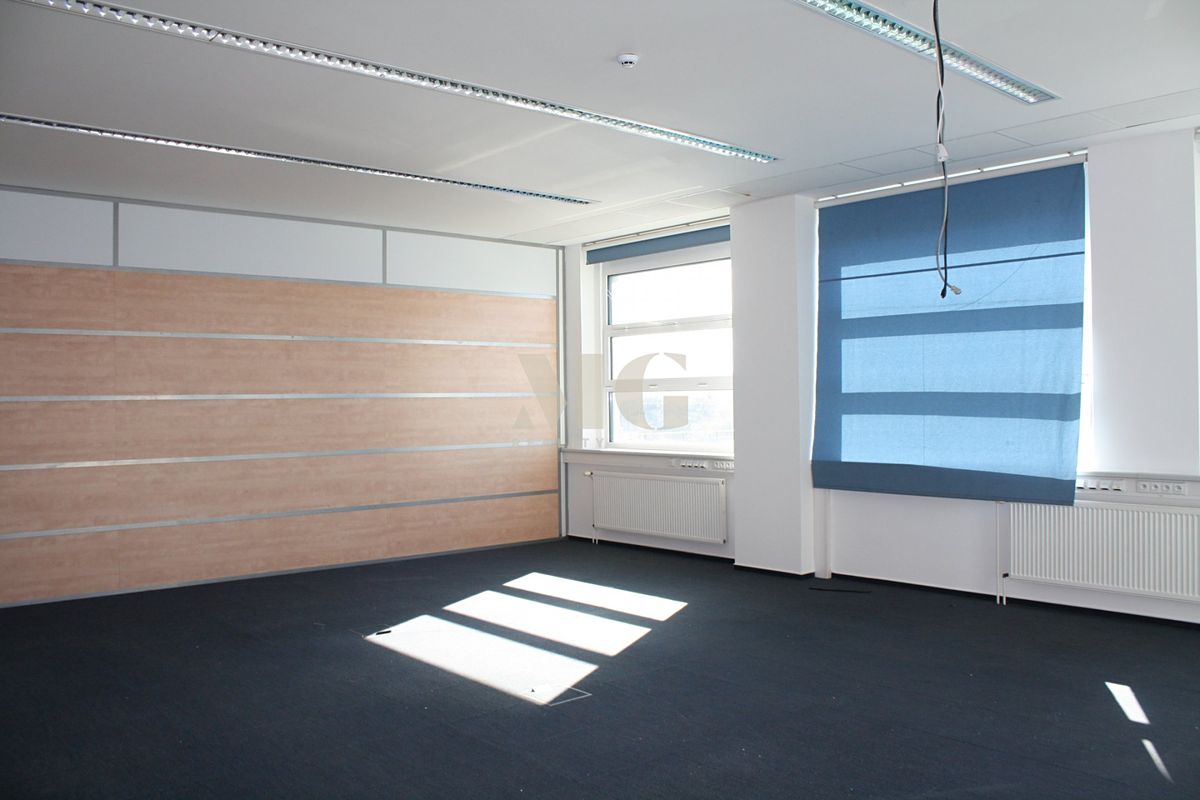 Pronájem obchodního prostoru 111 m² – fotografie 3