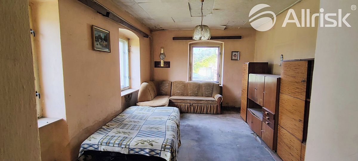 Prodej rodinného domu 260 m², pozemek 627 m² – fotografie 2