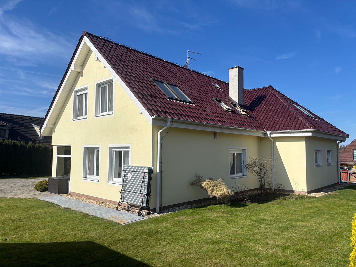 Prodej rodinného domu 304 m², pozemek 1481 m² – fotografie 2