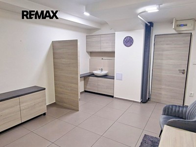 Pronájem obchodního prostoru 16 m²