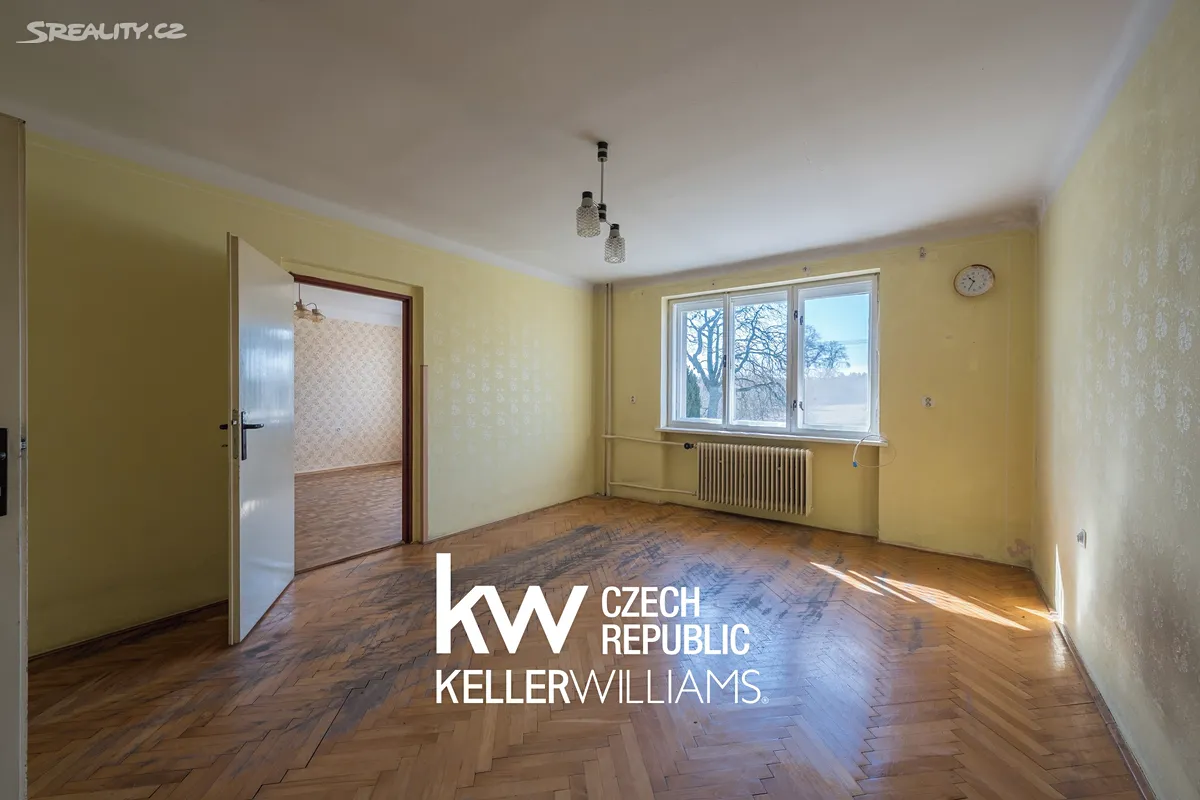 Prodej rodinného domu 250 m², pozemek 1255 m² – pohled 2