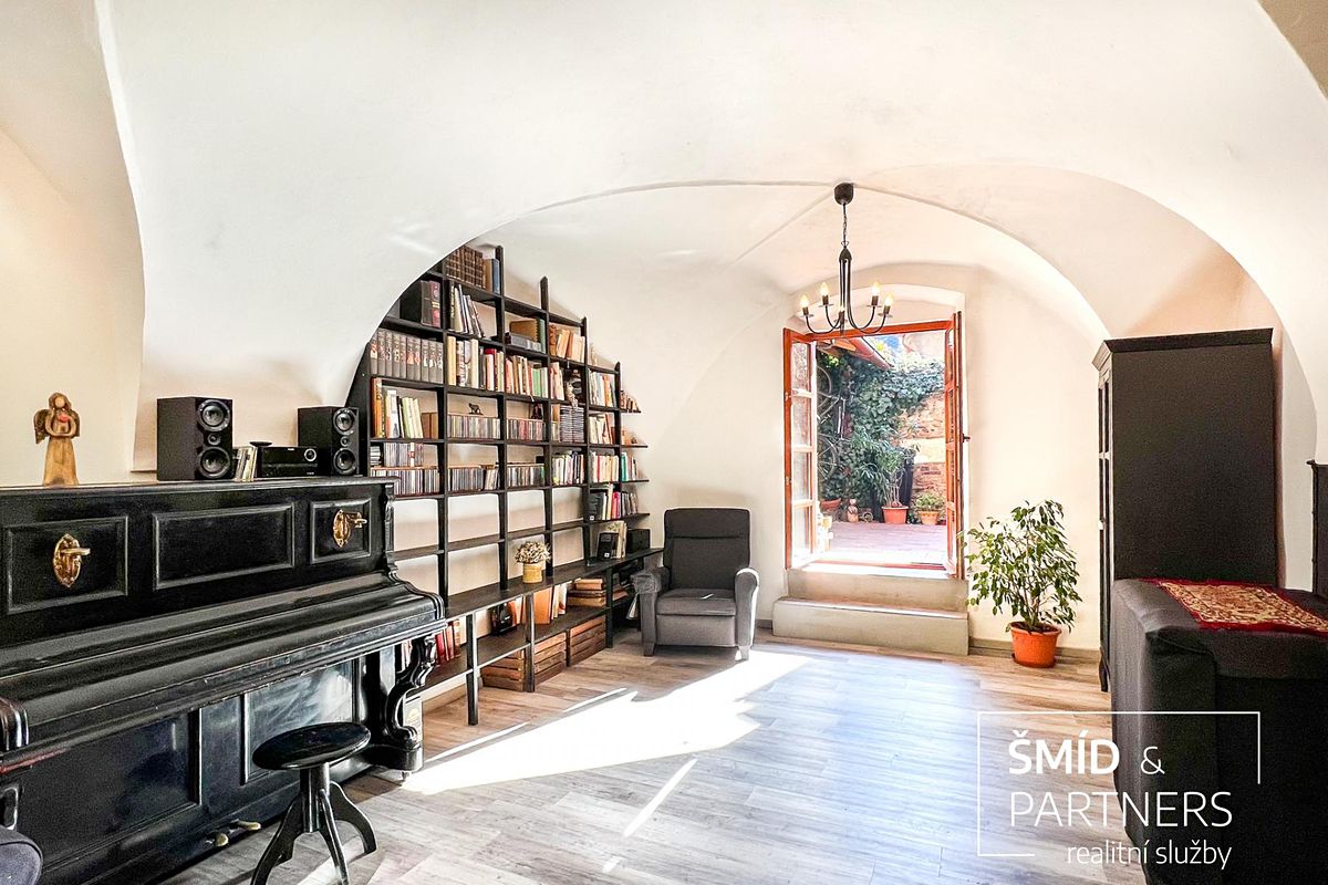 Prodej rodinného domu 187 m², pozemek 111 m² – fotografie 2