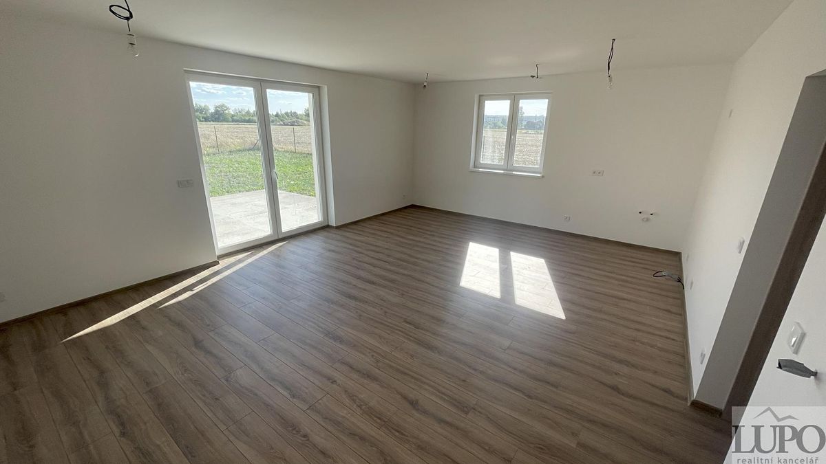 Prodej rodinného domu 128 m², pozemek 400 m² – fotografie 2