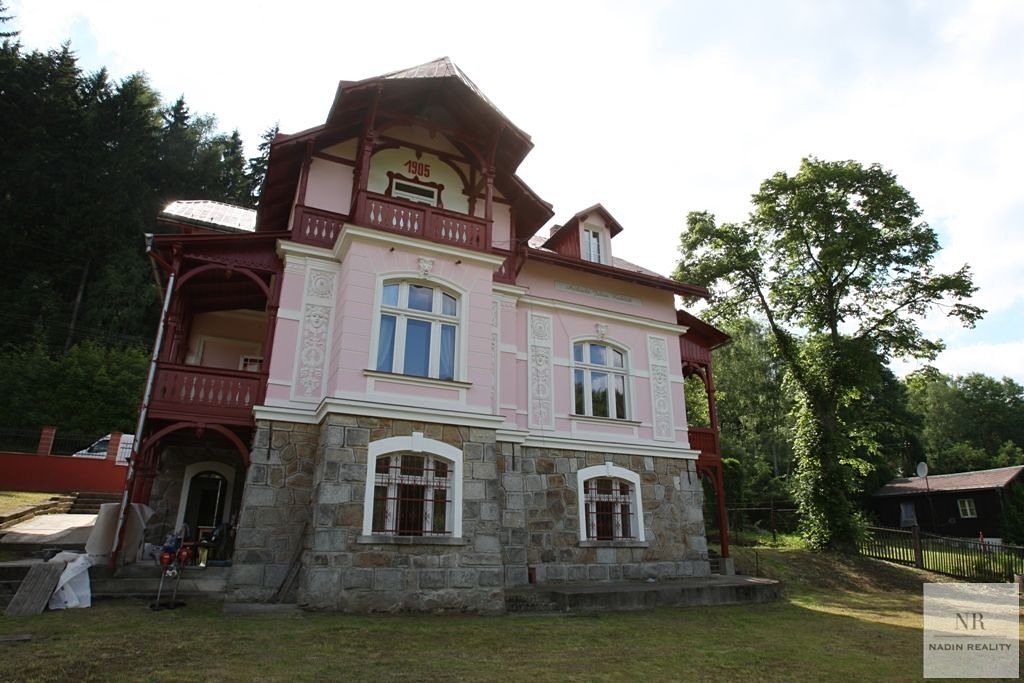 Pronájem vily 250 m², pozemek 1500 m² – fotografie 2