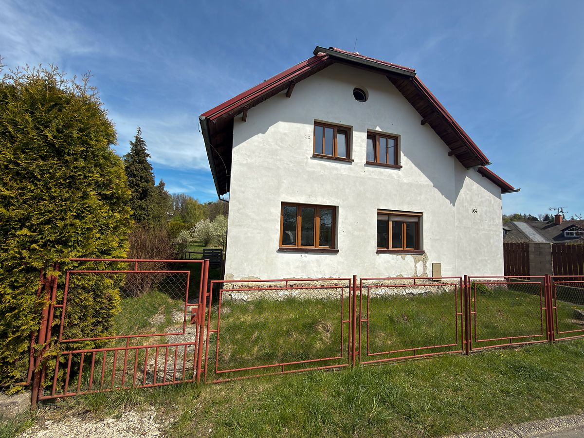 Prodej rodinného domu 166 m², pozemek 2220 m²