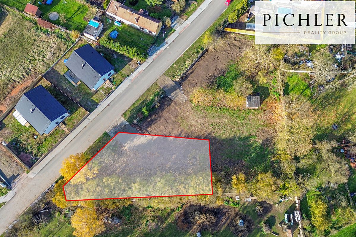 Prodej stavebního pozemku 696 m² – fotografie 2