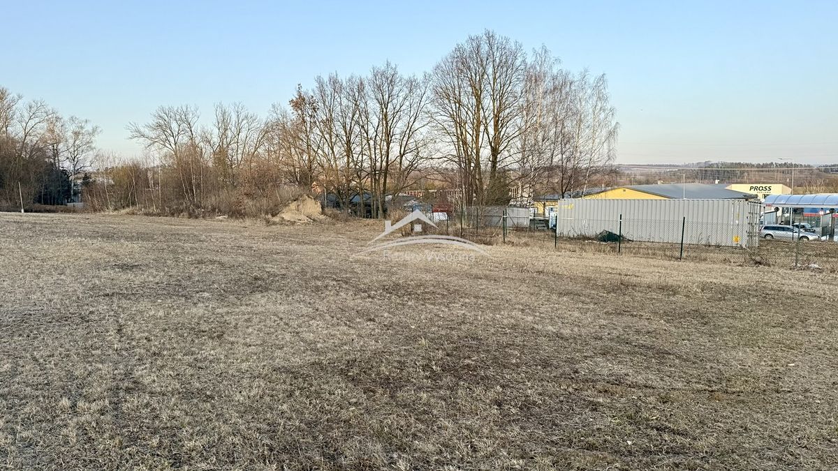 Pronájem komerčního pozemku 1000 m²